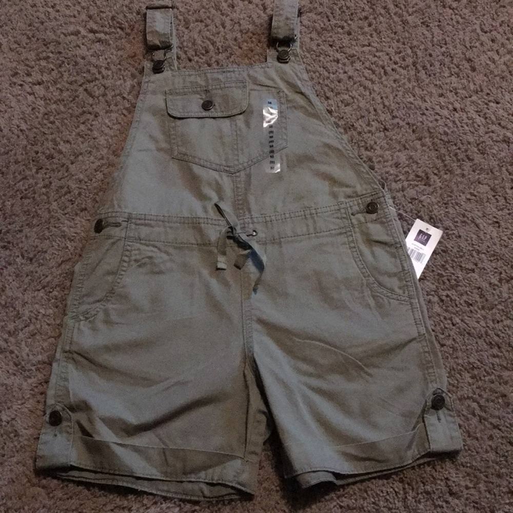 NWTs GAP shortalls army green Size 8